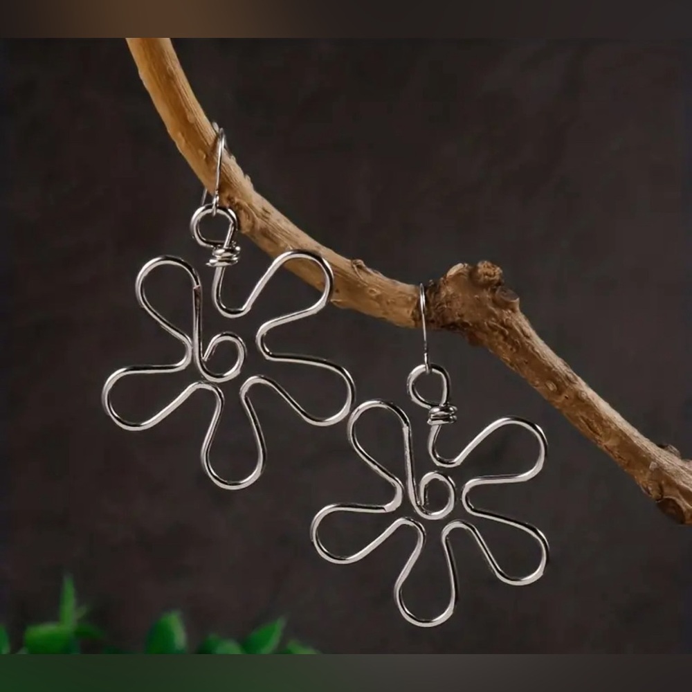 Bohemian Style Hollow Flower Dangle Earrings